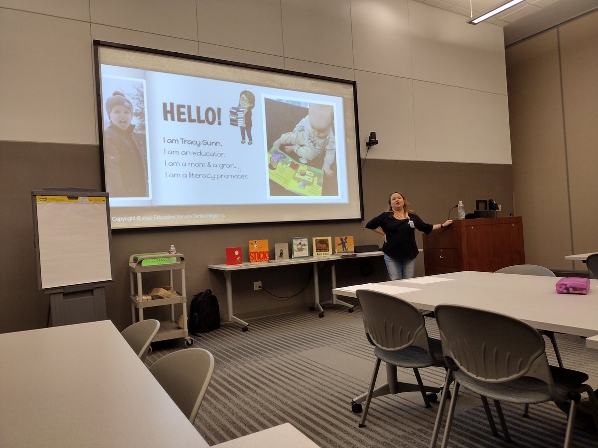 DaTeacher9's tweet photo. Enjoying another session "Power in Pictures: Encouraging Storytelling Through Wordless Picture Books" with Tracy Gunn... Super Awesome @ESCRegion11 https://t.co/ei49Wl9tWh