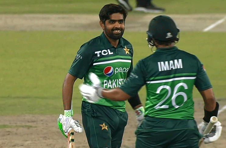 Babar Azam scores his second consecutive century. He has scored 16 centuries in ODIs. PAK 199/1 (35.2 overs) Target: 211 Babar 100* Imam-ul-Haq 79* #ARYSports #PAKvAUS #BoysReadyHain