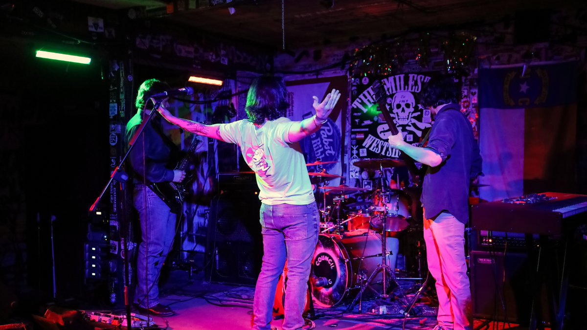 shutter16's tweet photo. Check out all the action from @MILESTONECLUB when @CouncilRing hit the stage with #PierceAlexander and #JacksonFig
https://t.co/h26GaZqeKV #councilring #charlottemusicscene https://t.co/zezqcdoxLq