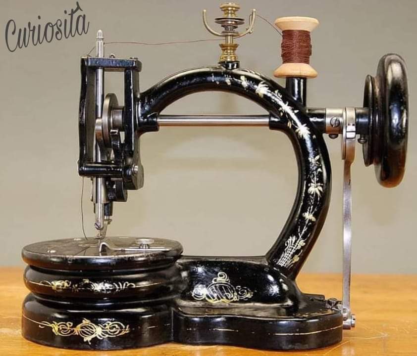 MMirella28's tweet photo. Macchina da cucire, 1867 https://t.co/LT1uPflXOD
