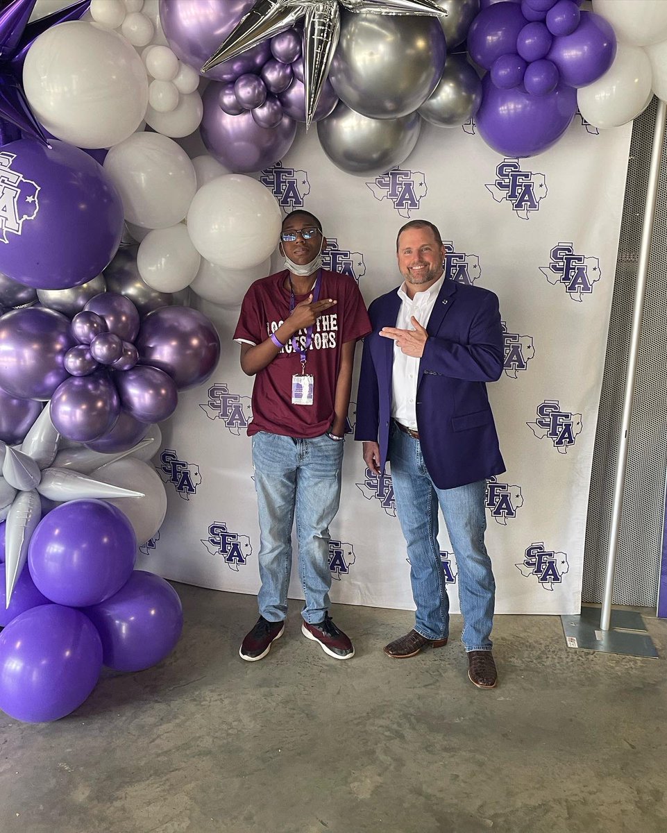 ReshondaMorris's tweet photo. Spending the day with Robin at @SFASU  for #Axecepted students day … @VictoryECHS @AldineISD #Axecepted #AxeEm https://t.co/ddzk4exEOd