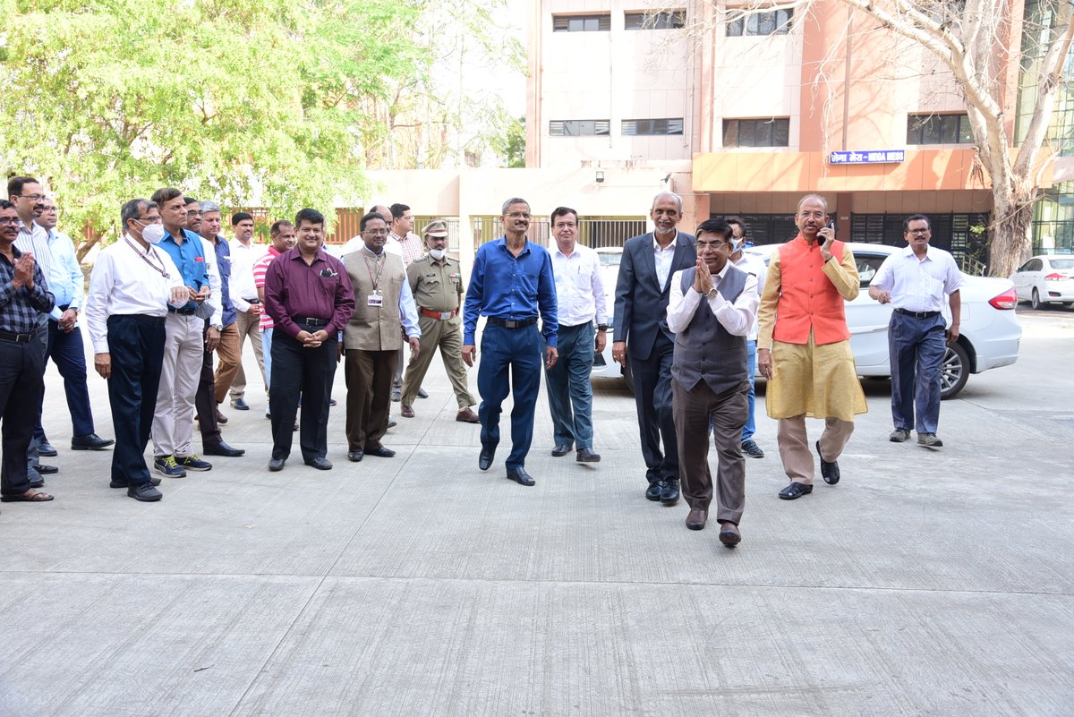 DirectorVnit's tweet photo. Health Club inaugurated by Dr. Subhas Sarkar, Hon’ble Minister of State for Education, Govt. of India. Also present Hon. M.P. Dr. V. Mahatme, Registrar, VNIT and others. The Health Club with an area of 9600 sq.ft makes this one of the the biggest gym in all 31 NITs of the country https://t.co/NVLzuCol1u