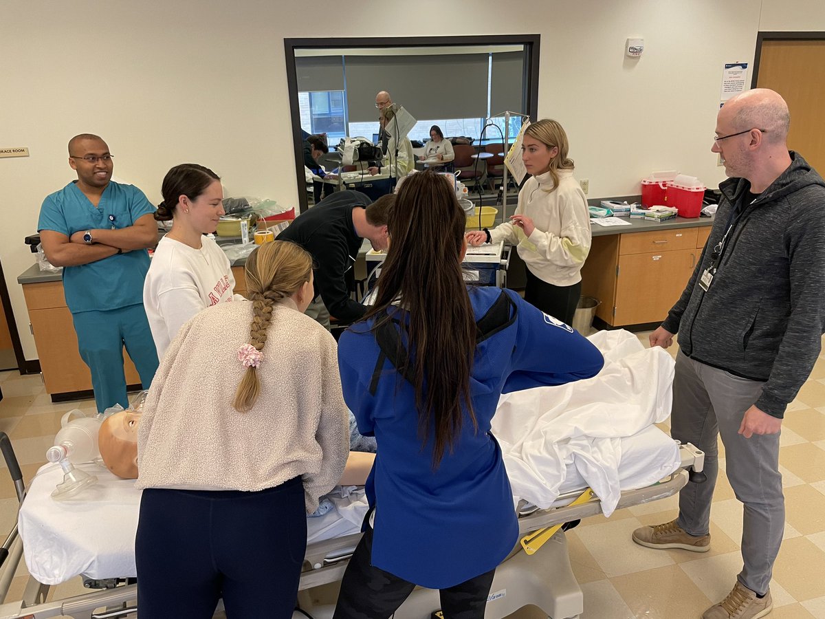 TJUHNeuroCrit's tweet photo. #neurocritcare fellows and @TJUHospital #nicu nurses working together to master the #megacode this week. Led by @omarshahmd @suorange1992. @TjuhNeurology @TJUHNeurosurg https://t.co/VT05p6IWC6