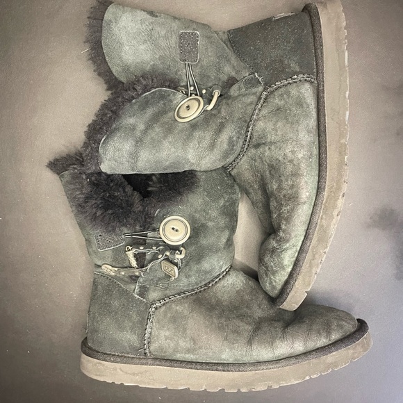 JanetMerryman's tweet photo. So good I had to share! Check out all the items I'm loving on @Poshmarkapp from @camsmom81 #poshmark #fashion #style #shopmycloset #stevemadden #ugg #jforjustify: https://t.co/hchyL3OLhn https://t.co/gUUzTyif1e