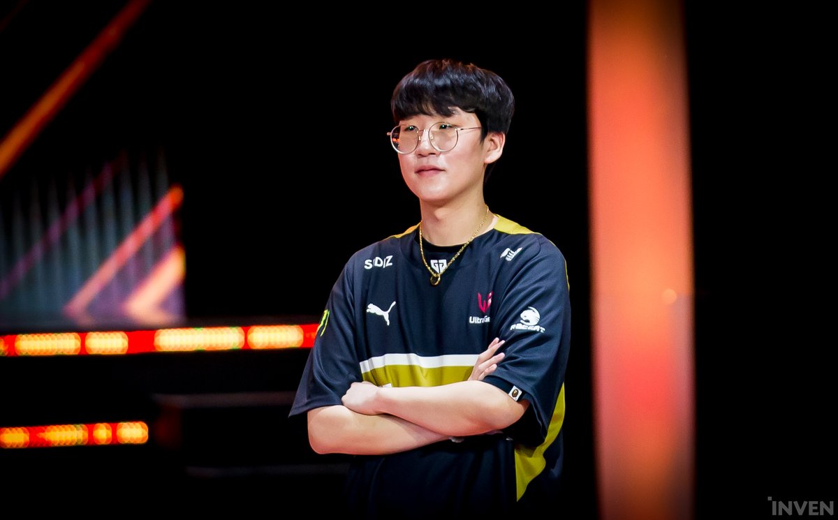 akali_roll_back's tweet photo. #LCK 결승 (2) https://t.co/S6IS8Pq4Z7