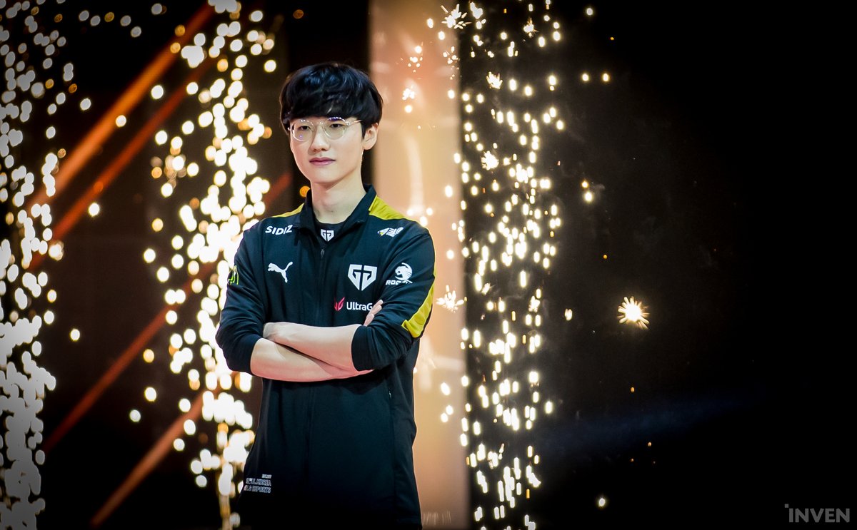 akali_roll_back's tweet photo. #LCK 결승 (2) https://t.co/S6IS8Pq4Z7