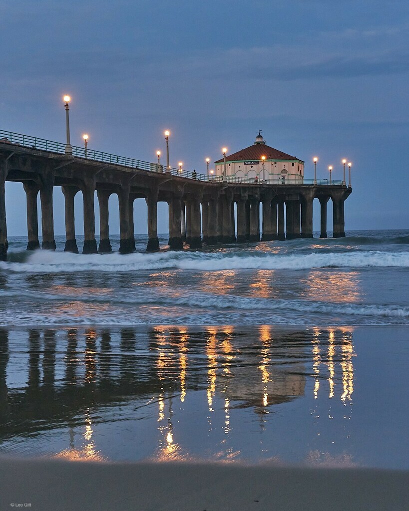 leogift's tweet photo. Reflections of the Manhattan Pier. Love Socal beaches especially in the morning.
#manhattanbeachpier
#pierwatch
#anerdshoots
#manhattanbeach
.
.
#californiadreaming #calilove #losangelesgrammers #exploresocal #fujixt200 #visitcalifornia #california… https://t.co/zPADwPdRrC https://t.co/rZRb1Iu6oB