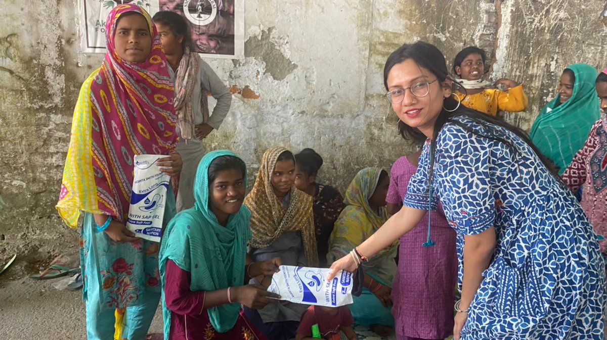 Udyansh_Society's tweet photo. We were honoured to be joined by 'AKSHITA SMITH FOUNDATION'  today for a special workshop on "Menstrual Health".

They spread awareness about the basis rights in the society and addressed the most common but neglected topic of menstruation. https://t.co/LCfXddafrt
