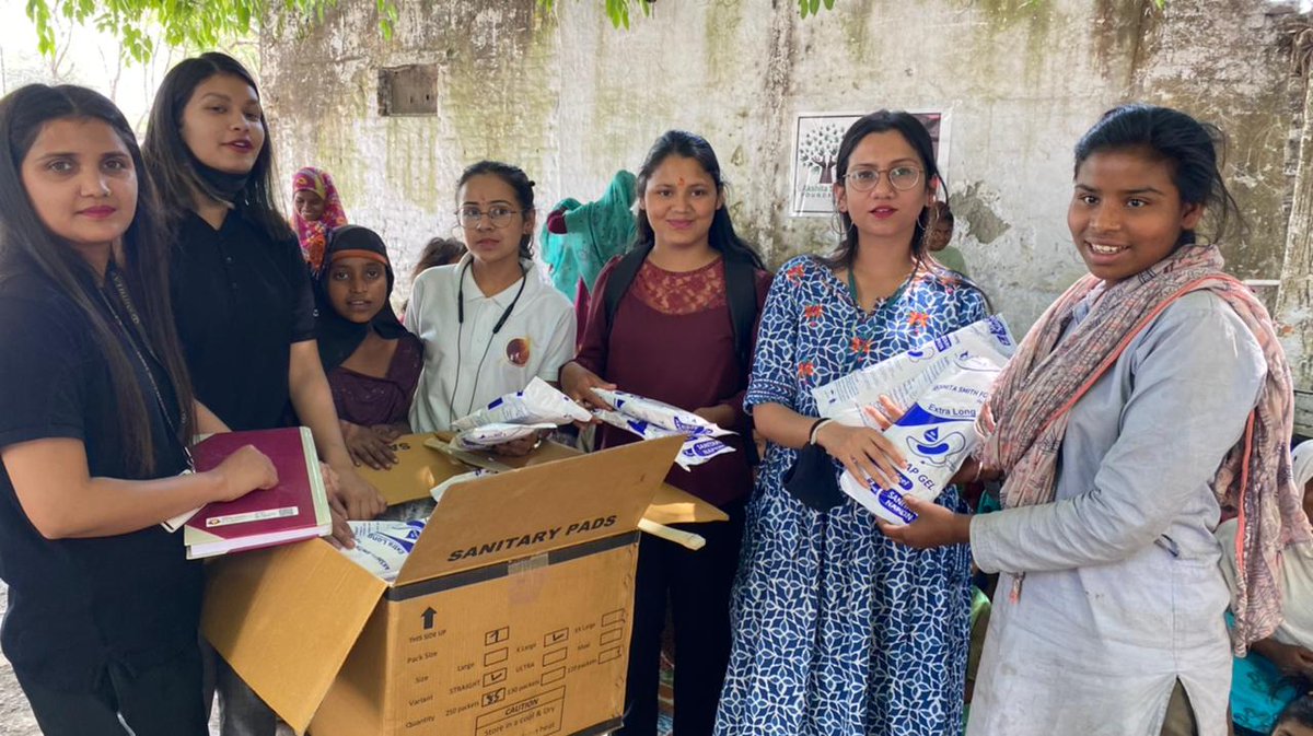 Udyansh_Society's tweet photo. We were honoured to be joined by 'AKSHITA SMITH FOUNDATION'  today for a special workshop on "Menstrual Health".

They spread awareness about the basis rights in the society and addressed the most common but neglected topic of menstruation. https://t.co/LCfXddafrt