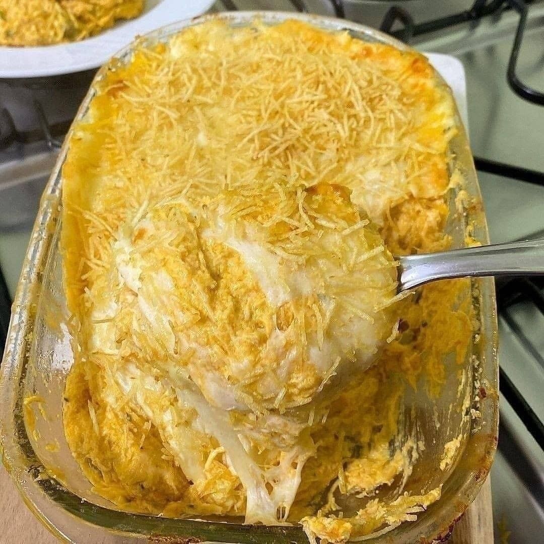 food_porn17's tweet photo. FRICASSE DE FRANGO https://t.co/AwuWCb4VqZ