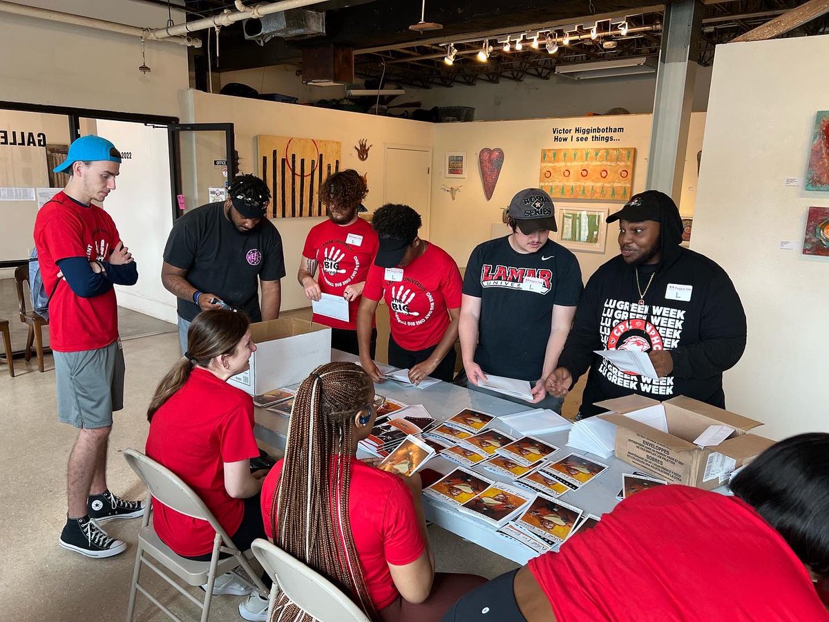 Frostrozity's tweet photo. Great way to end Greek week with a community service event, shout out to the big event for making this a yearly activity #lubigevent #lamarbigevent https://t.co/8Agi8TJVrS