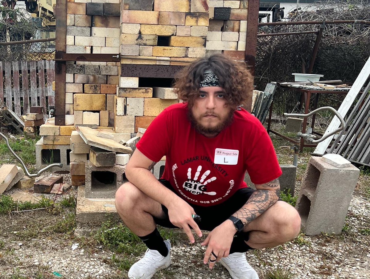 Frostrozity's tweet photo. Great way to end Greek week with a community service event, shout out to the big event for making this a yearly activity #lubigevent #lamarbigevent https://t.co/8Agi8TJVrS
