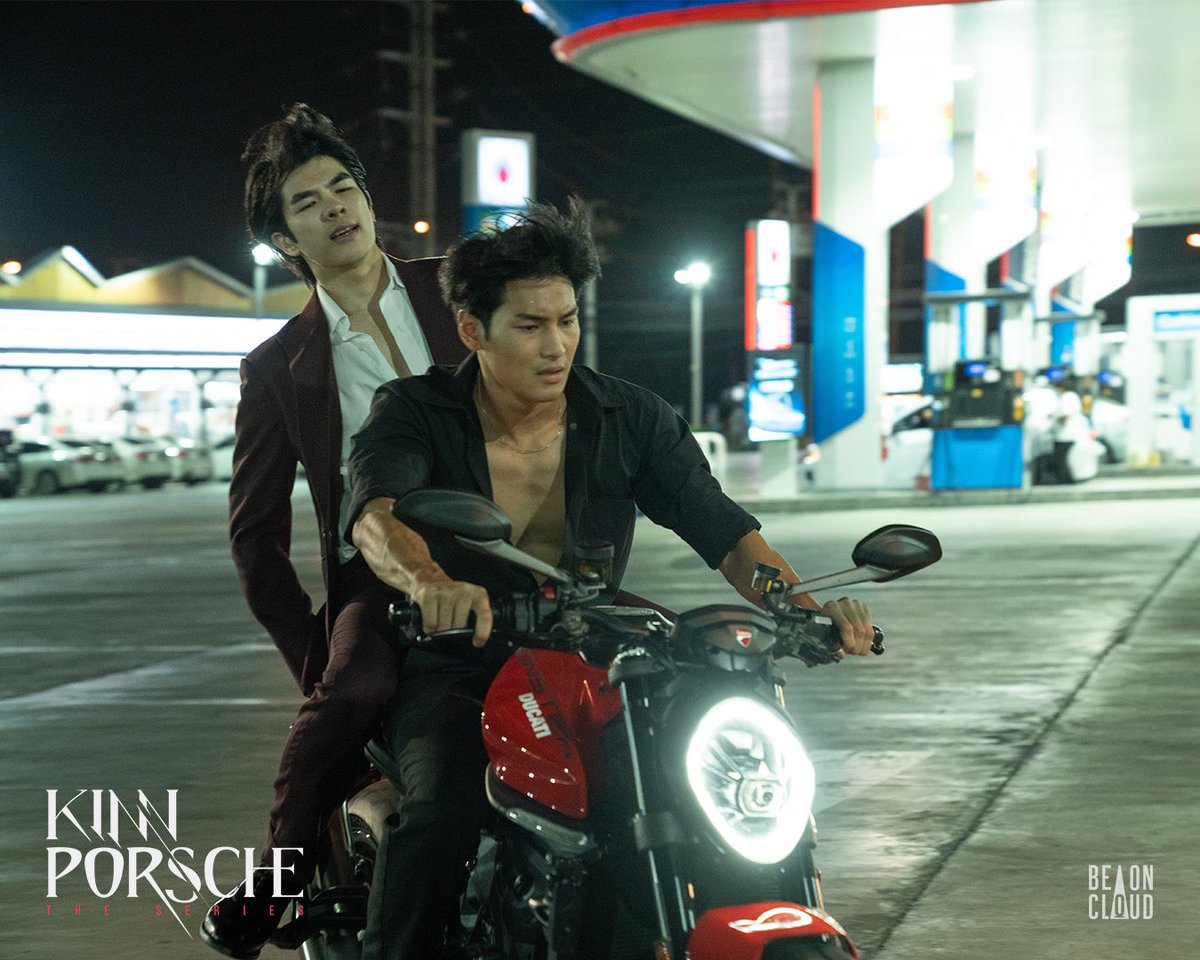 ONverse__'s tweet photo. ได้กลิ่นอายของความ90's ชั้นต้องไปดูละ
#KinnPorscheTheseries https://t.co/PGE2n1umWF