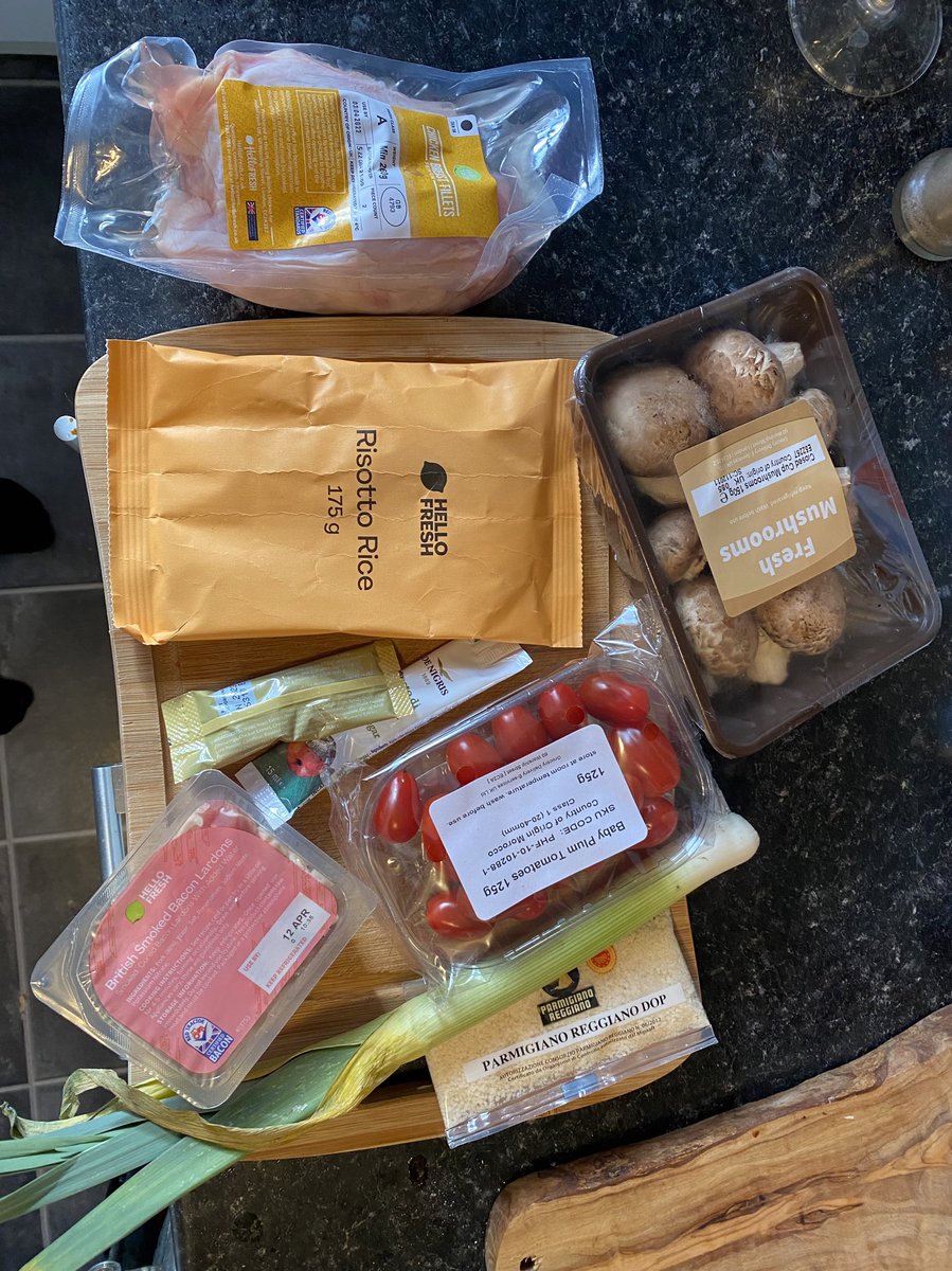 Oh dear <a href="/HelloFreshUK/">HelloFresh UK</a> … yesterday it was just a garlic clove missing from the pack, but today you forgot to include the rocket for the rocket and tomato salad!! 🤦‍♀️ #fail #ohno #notbuyingagain !
