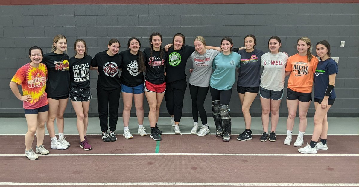 Lowell_Softball's tweet photo. 2022 Lowell JV Softball team. #proudofyou #goodtimesahead #followus #hitthatlikebutton https://t.co/OSPSr1hVhI