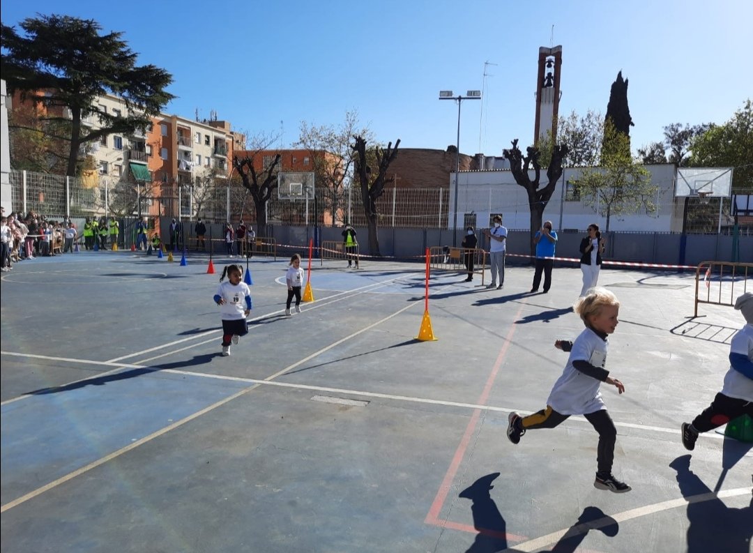fundacionjmed's tweet photo. Y como hemos tenido el enorme placer de asistir, tenemos unas imágenes adorables del día. Dale a ❤️ si la carrera infantil te ha parecido tan adorable como a nosotros. 😍😘 https://t.co/r4JT8pHBWG