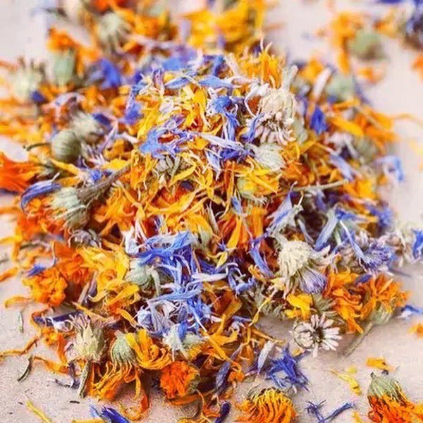 tasteofbhutan's tweet image. This unique seasoning-the blend of Sichuan pepper, organic cornflowers, and calendula by Bhutan Blossoms works well in any dish you're making, from pasta to stir-fries, and can help your body absorb nutrients with its digestive stimulant.

#tasteofbhutan #sichuanpepper #spice
