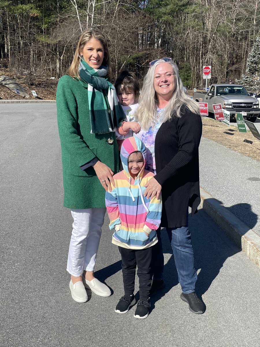 LoriTrahanMA's tweet photo. I spent this morning in Billerica meeting with voters headed to the polls for the town elections today. Great to see so many folks making their voices heard, and especially thankful to the @IBEW 1505 members out collecting signatures so we can get on the ballot for this fall! https://t.co/TjbSnVR9Qq
