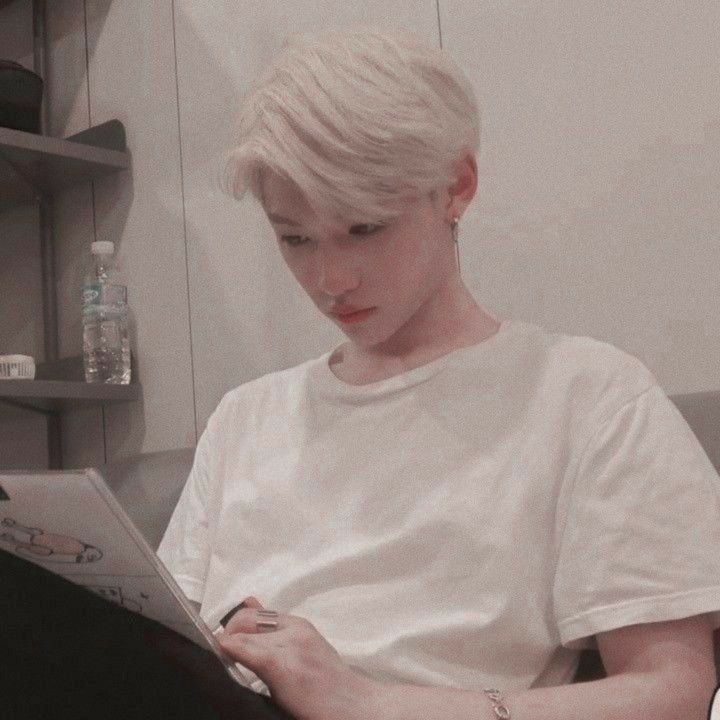 I taught him pottery so he taught me simple painting, fair enough 🤣