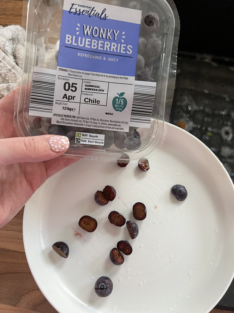 NOVAIVLOUISE's tweet photo. @AldiUK I’m pretty sure they aren’t meant to look like this? Let alone taste vile?! https://t.co/ClOySsGI3Z