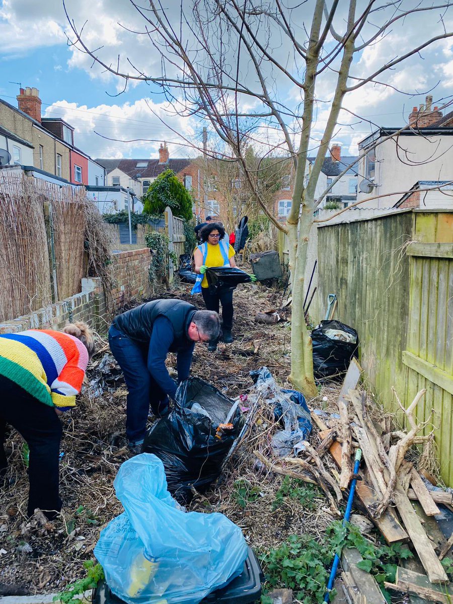 RobertBuckland's tweet photo. Thanks to Bhawna Goyal, our hardworking #Eastcott @Conservatives candidate, for today’s #greencleanup with local residents-helping to make a difference @TorySwindon #community https://t.co/sVGO6MpRTE