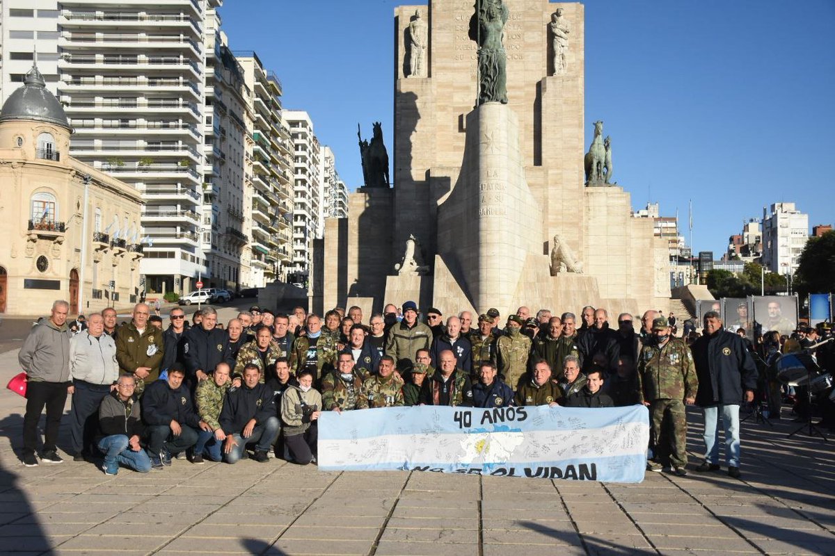 Esta mañana se realizó el izamiento de la bandera nacional en el 40° Aniversario de #Malvinas.
En el día de los veteranos y caídos en la guerra nuestro mas sincero homenaje y eterna gratitud a los héroes de Malvinas.
#MalvinasArgentinas 🇦🇷