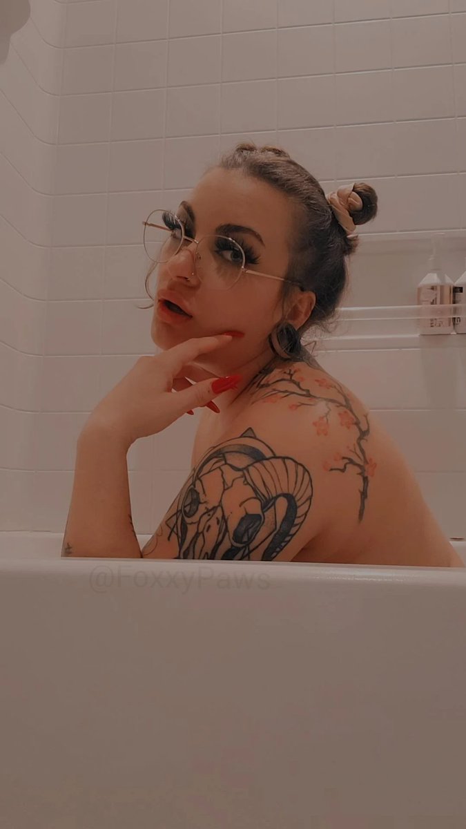 FoxxyPaws's tweet photo. Goddess Lucy, the Femme Fatale that can pick that little beta brain and bring to light your deepest desires. Most of which revolve around Me.
💫
Are you surprised? I'm not.
Time to give in.
💫
$foxxypaws

Findom finsub finbrat finD femdom https://t.co/y4eMGhVrj1