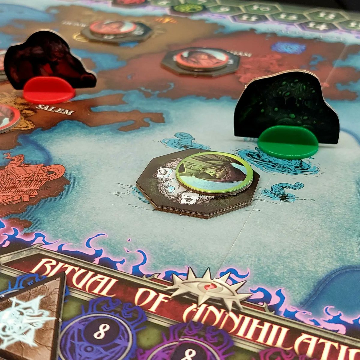bojtosgabor's tweet photo. Ma is rendezvényen voltunk. 🤷♂️🙃
Izraelt megtisztítottuk a bűntől, Duelben Cthulhu nyert... Unmatched: a Láthatatlan ember lezúzta Hyde-ot, Drakula Holmes-t, majd a Láthatatlan ember egy nagyon szoros meccsben Drakulát. :)
#ogex #ogex2022 #pcguru #társasjáték https://t.co/a3QyCqGSIS
