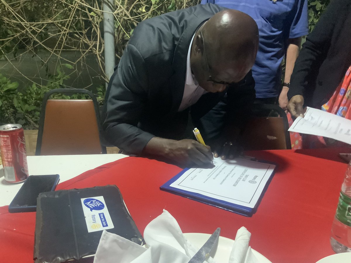 BrusubiRotary's tweet photo. In March, we singed our 1st Twinning Agreement with The Rotary Club of Redbridge District 1130.  The Clubs aim to strengthen their existing collaboration through by implementing  joint service projects. Rtn John Walker International Service Chair signed on behalf of his Club. https://t.co/ZTCyX0BuqZ