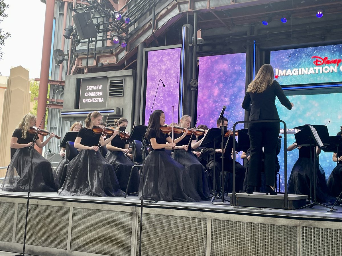 skyviewstormwa's tweet photo. Live on the Main Stage at Disney’s California Adventure, your Skyview Chamber Orchestra! #SHSTogether #ArtsAreCore #Orchestra #DisneylandResort https://t.co/gr1Q0qXvuL