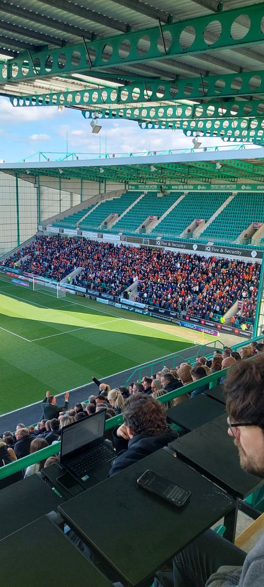 Buzzo1947's tweet photo. Great turnout from Dundee Utd at Easter Road this afternoon 👏🏻 https://t.co/XCQoPraIES