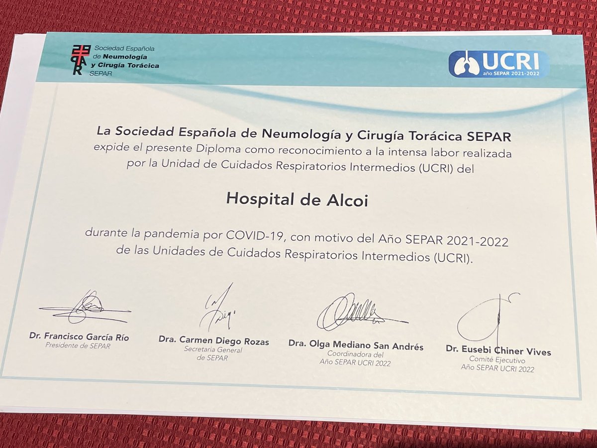 raulsandoval_01's tweet photo. Un honor recibir a nombre de mi hospital, este reconocimiento de la sociedad española de neumologia por la intensa labor realizada en las Unidades de Cuidados Respiratorios Intermedios (UCRIs) en los hospitales de la Comunidad Valenciana. @SeparRespira @svneumologia @GVAdsalcoi https://t.co/KZznzWtBLy