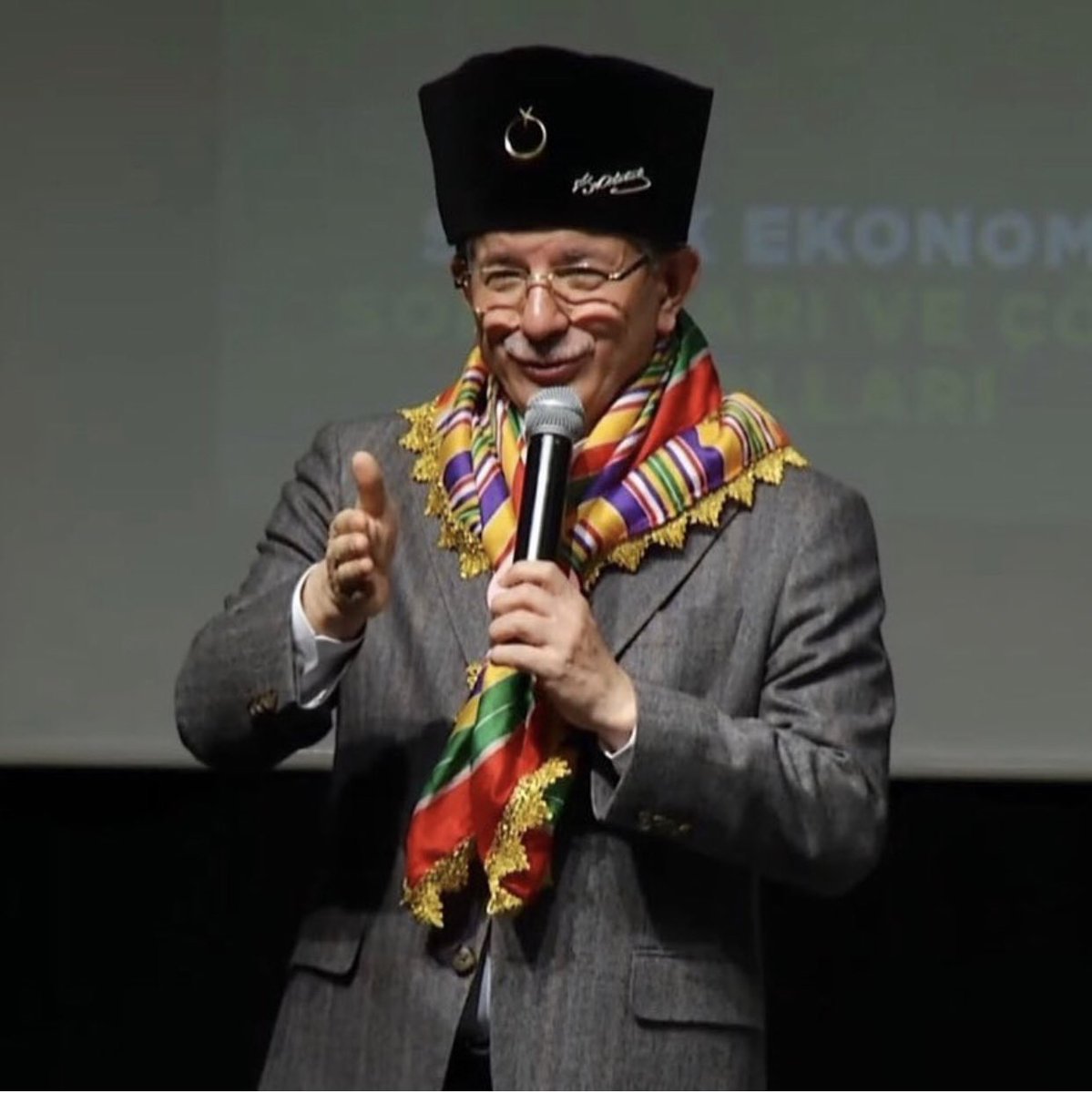 Aman Allah'ım bu ne, kış kış cinler kış kış, la havle ve la kuvvete, Euzu billahi mineşşeytanirracim, Allah'ım sen cin ve şeytanların şerrinden bizi koru, yarabbi, aklımızı koru!