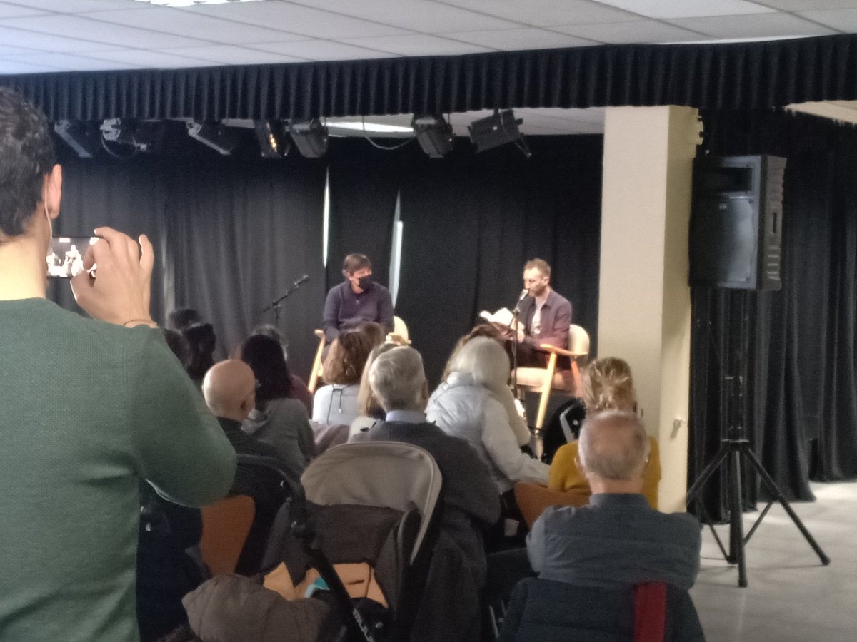 Molta gent a la presentació del llibre de <a href="/ManelAlias/">Manel Alías</a> avui a la biblioteca Ernest Lluch a Girona, per cert un gran comunicador.