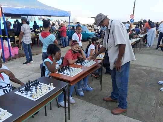 DarvelisCarrac3's tweet photo. Diversas actividades se desarrollan en la capital en saludo al  #60UJCy61OPJM. #Cuba #VamosConTodo @DiazCanelB @gobhabana @RGZapata500 @YanetHzP @TatianaVieraHe3 https://t.co/REf38lhZCI