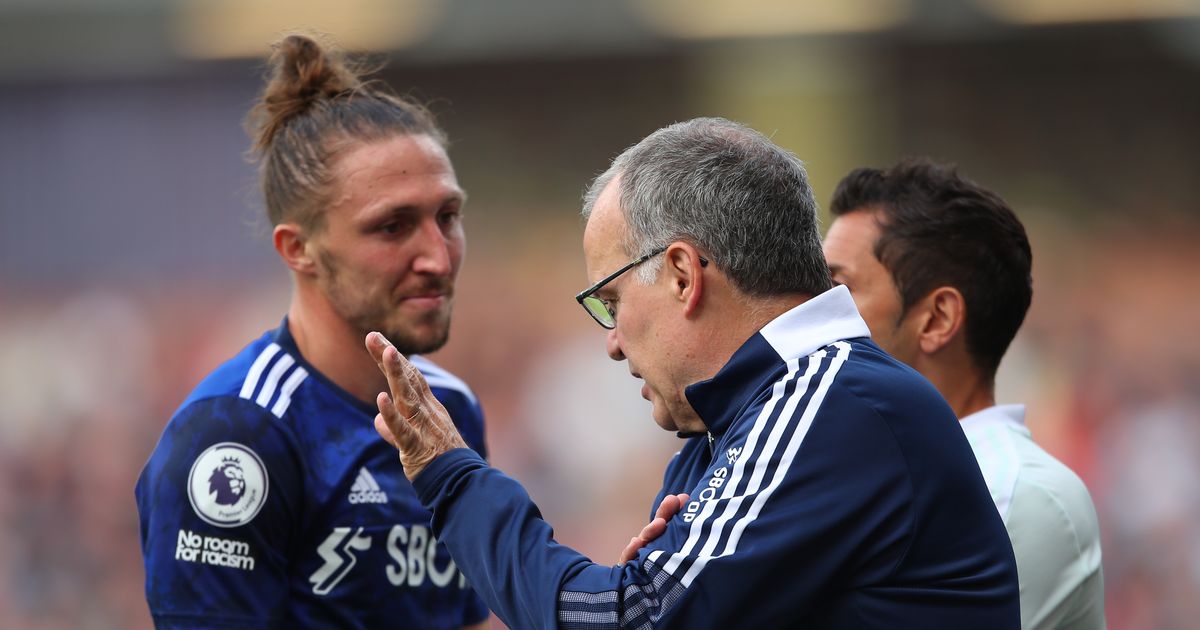 "Estaba en shock y sorprendido cuando Bielsa se fue. Hubo algunas lágrimas. Fue horrible. La parte más triste es no saber si lo volveremos a ver. Éramos jugadores del ascenso y nos convirtió en jugadores de la Premier League. Siempre le estaremos agradecidos".

✍️ Luke Ayling.