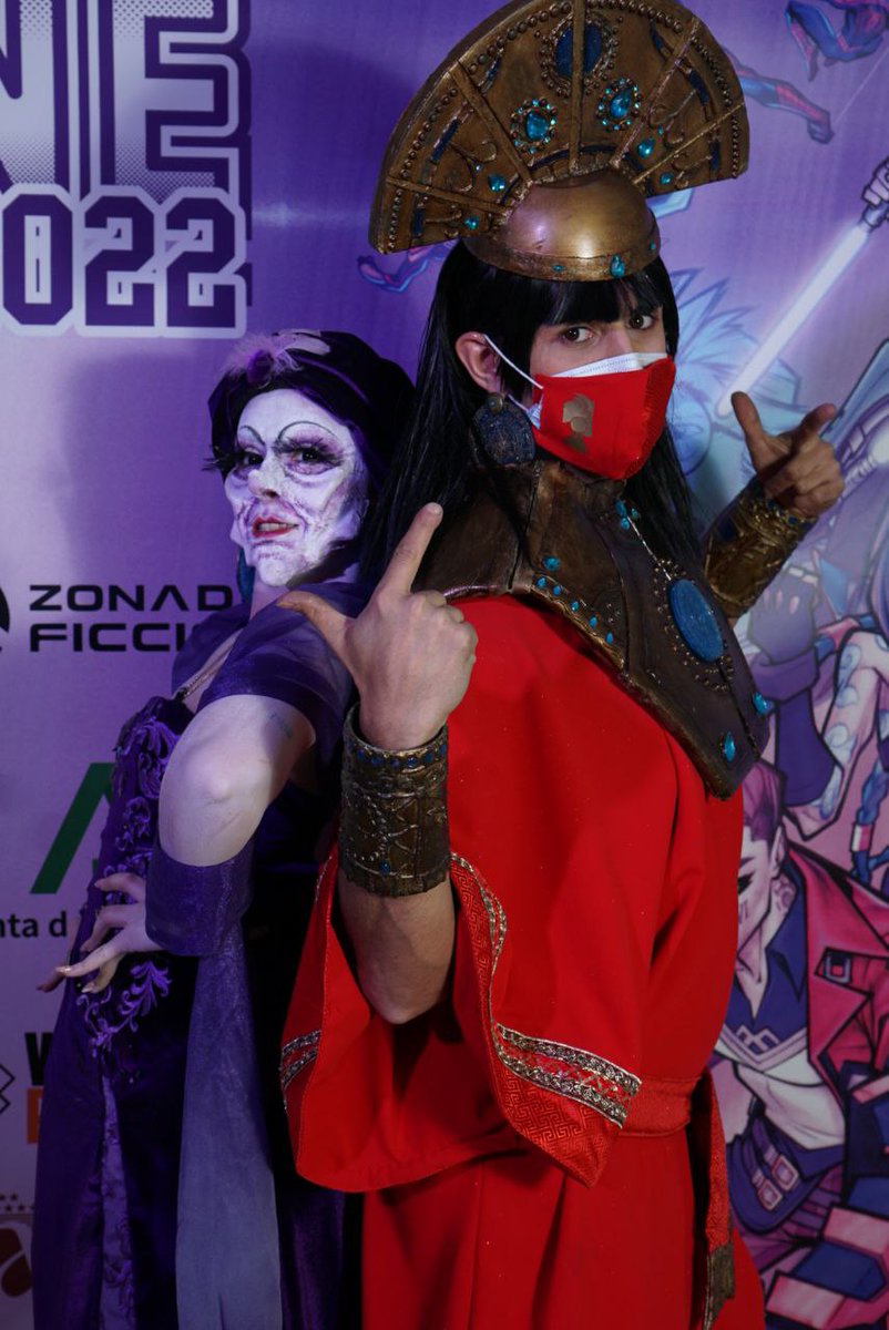 Momoru y Koda de Kuzco e Yzma, de El emperador y sus locuras., image size:802x1200