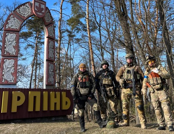 Battle of Kyiv Thread 40/Irpin is 11 miles (17km) from Kyiv. Russia never took Irpin. This was how close the massive invasion army of Russia got to Kyiv. 11 miles. Here is where Ukraine turned them back. On 28 March, Ukrainians had kicked all Russians out, and liberated Irpin