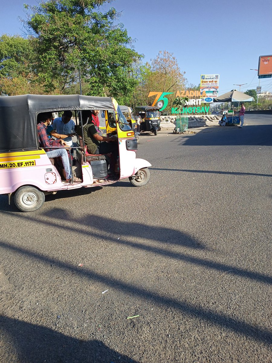 MAHESHJU's tweet photo. It was also seen that the commuters specially females, senior citizens and children's were being inconvenienced due to loud songs being played by the rickshaw drivers. https://t.co/pYJ1CtJJWa