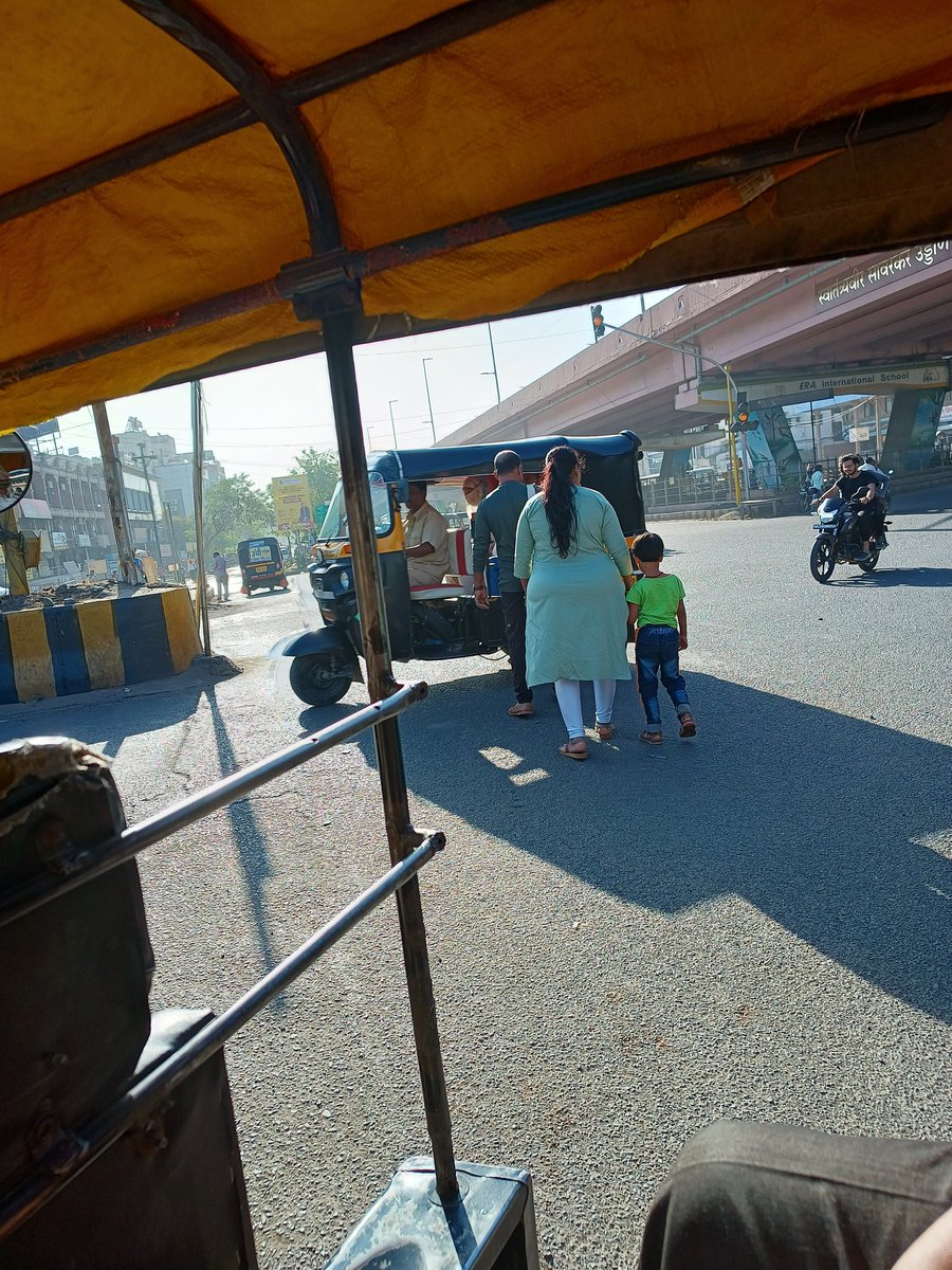 MAHESHJU's tweet photo. It was also seen that the commuters specially females, senior citizens and children's were being inconvenienced due to loud songs being played by the rickshaw drivers. https://t.co/pYJ1CtJJWa