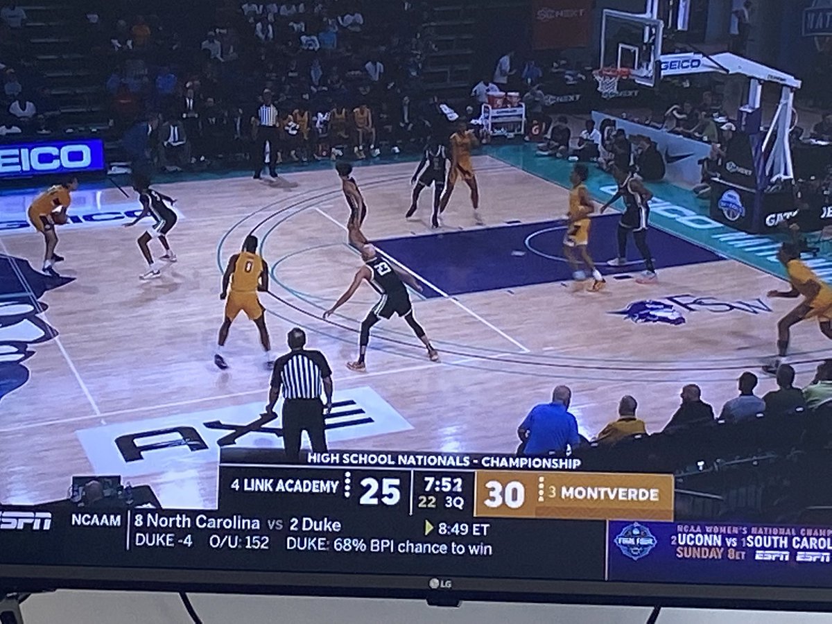 AndyBrackets's tweet photo. Taking an unscientific poll….Is this actually “high school” basketball? Yeah or nah https://t.co/uc6bvaxiiY