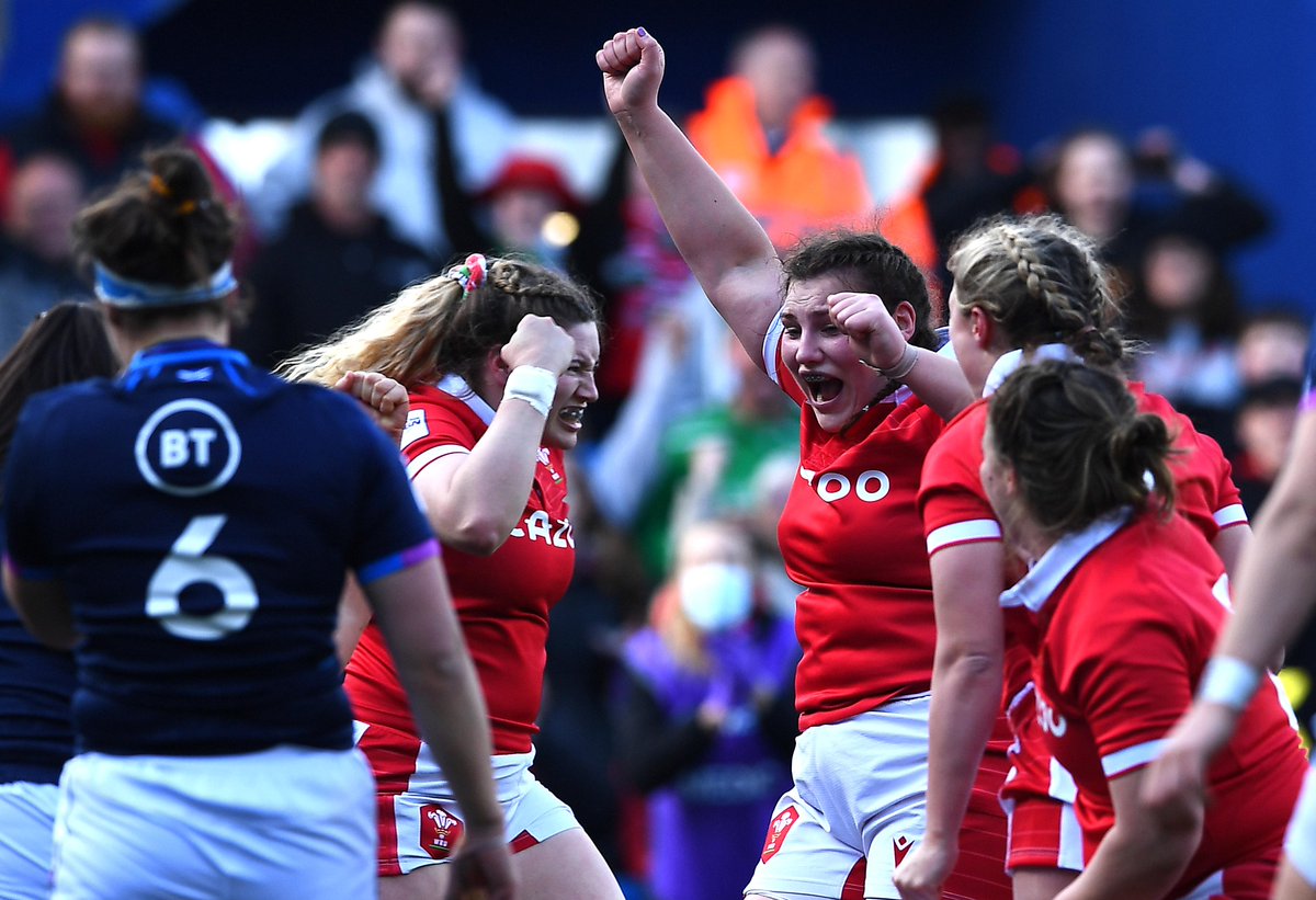 WelshRugbyUnion's tweet photo. Anrhydedd💪That's exactly what you want to see after scoring for Wales!  

#HerStory https://t.co/0rYjhyF11w