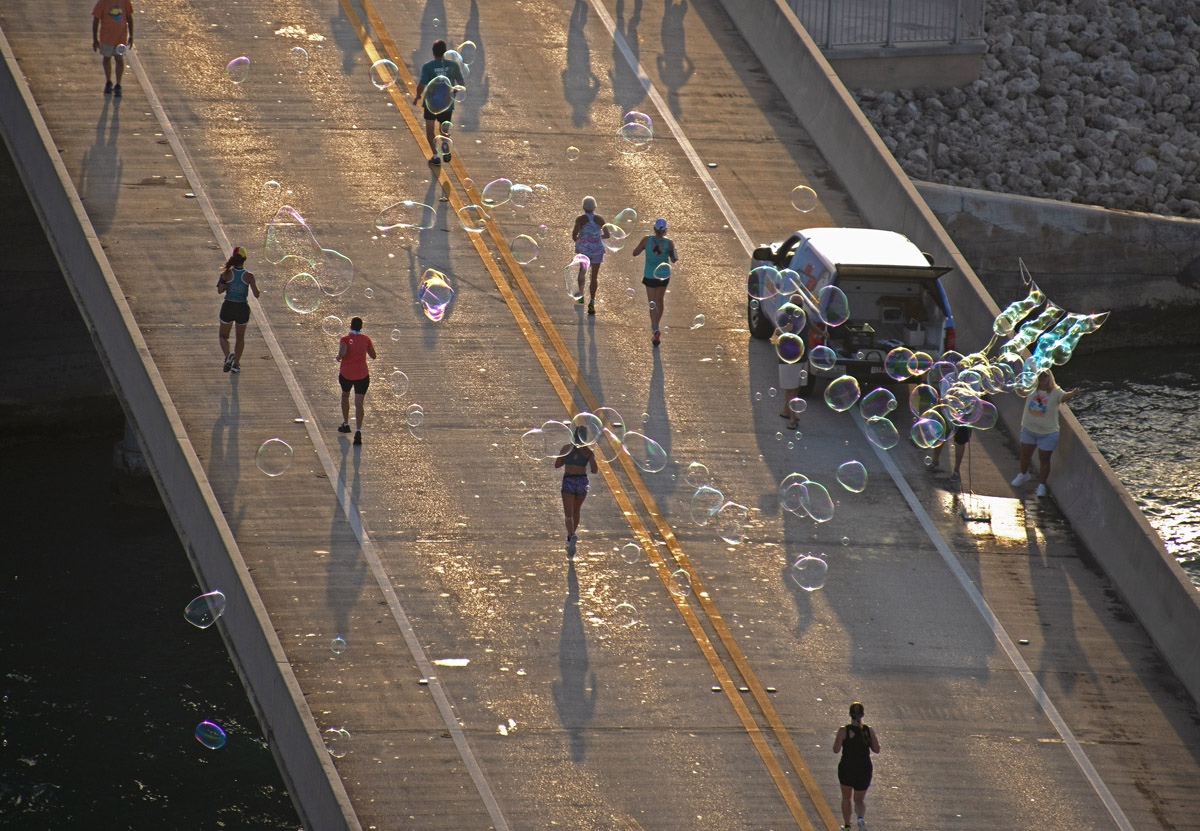 thefloridakeys's tweet photo. Congrats to all Saturday's 7 Mile Bridge Runners, treated to cool water spray & bubbles as they crossed the longest span along O-seas Hwy. 1st place male Collin Wainwright's time was 38:06; 1st place female Marathon's Holly Smith, in 43:23. #floridakeys #beatthebus ๐ธ Andy Newman https://t.co/6LLZ9w3A6F