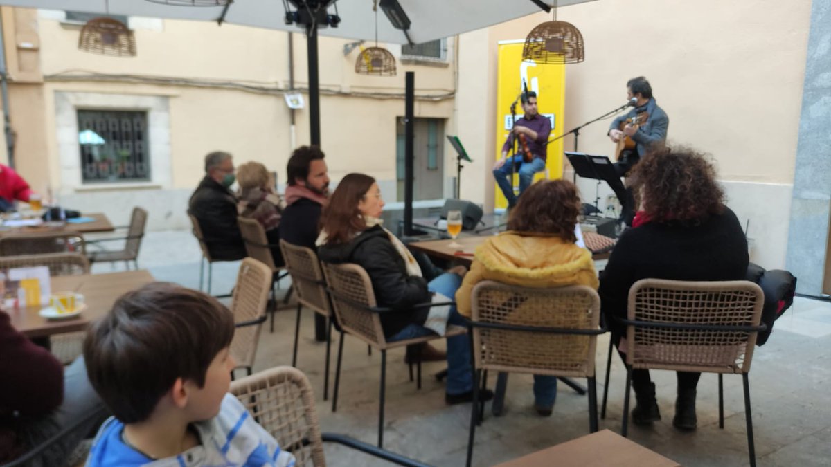 Gràcies a qui heu vingut a veuren's aci a La Taverna d'El Foment. Carrer dels Mercaders, 14. Girona