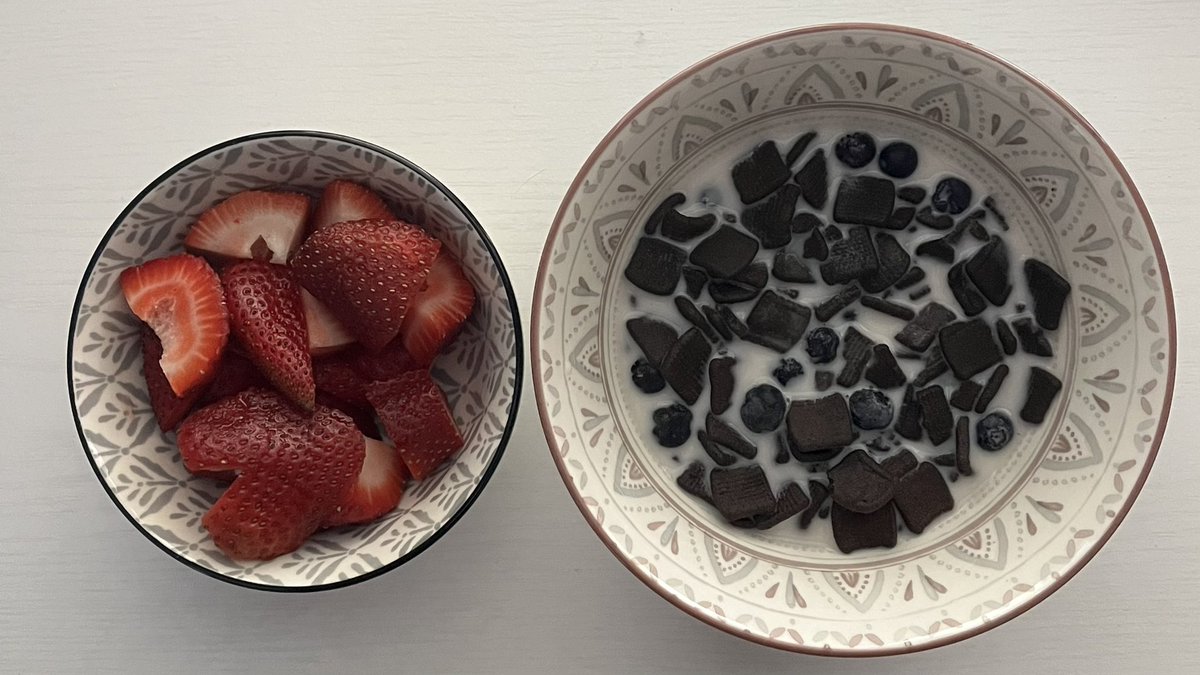 bagelmeal's tweet photo. breakfast that i forgot to take a pic of before i added too much milk https://t.co/4LtRqUXAQW