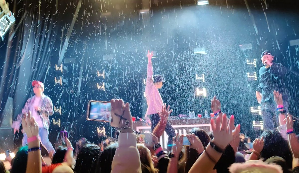 SkitzLarae's tweet photo. Why yo these guys kinda know how to party 😜🥴 thanks for the shower 🚿  #epikhighisheretour  @blobyblo https://t.co/Xd4pbisGVu