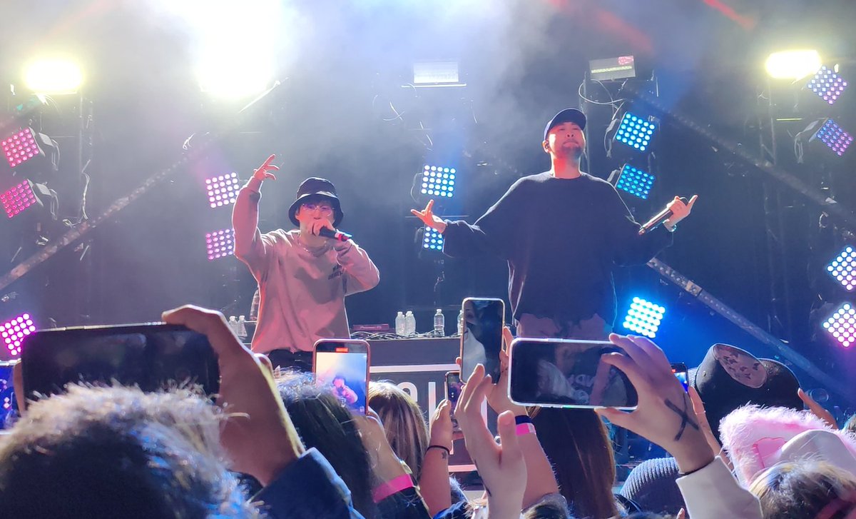 SkitzLarae's tweet photo. Why yo these guys kinda know how to party 😜🥴 thanks for the shower 🚿  #epikhighisheretour  @blobyblo https://t.co/Xd4pbisGVu