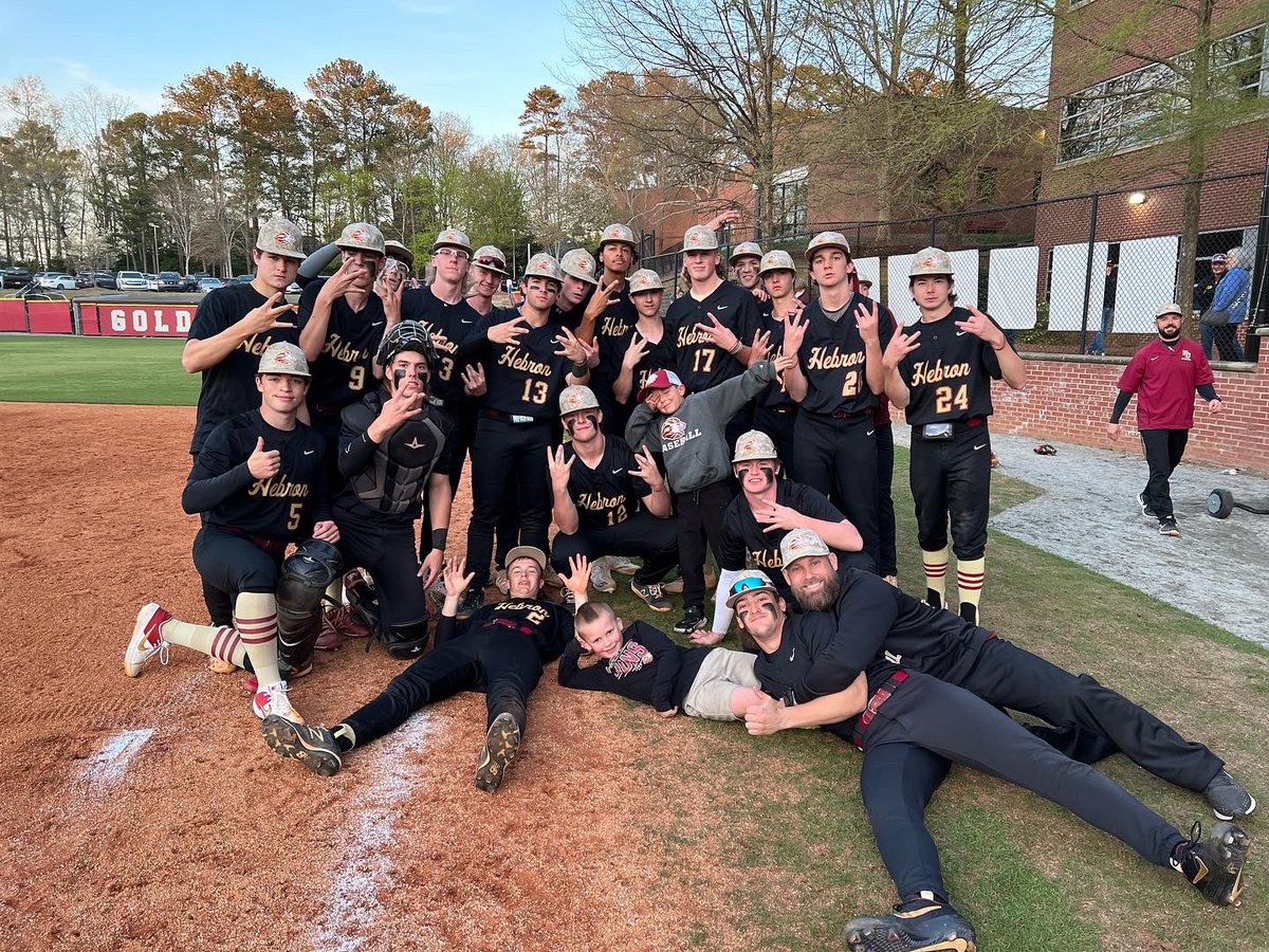CoachWyman11's tweet photo. Winner winner… #SwirlWorld dinner!!!!
Another victory trip to our BFF’s at not 1… not 2… but 3 different @RaceTrac ‘s!!!!!
#ItsAGreatDayToBeA🦁
@HCALionBaseball @hcaathletic @HebronLions @BeatTheFreeze https://t.co/0S4PC0WoeD
