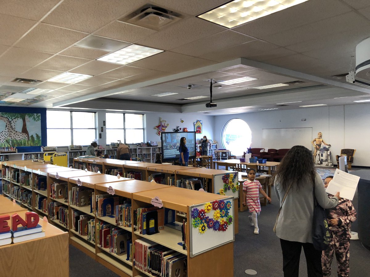 Laura_TMedina's tweet photo. @MAlvarado_WDS @GPalo_WDS @Kim_WDS @Fatima_A_WDS thank you for sharing your Makerspace and Robotics programs with our parents. Endless opportunities @SurrattCubs 💙🦁 Pre-k registration happening now! https://t.co/khh1ta7VCx
