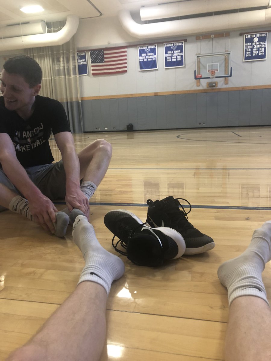 drewfonts_'s tweet photo. Last week yesterday I played in the sweet 16 against Kansas… today I played pickup in the Upper East side at 7am. Life comes at you fast https://t.co/jKm4RIio3a